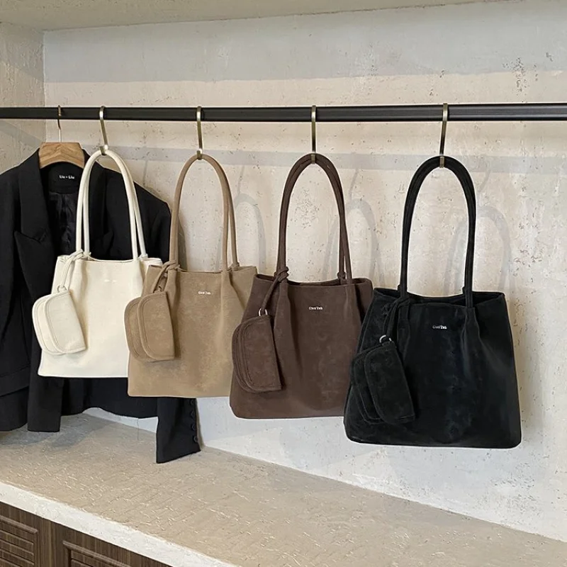 

Premium Women's Crossbody-Bag Crafted From Meteor-Patterned Leather Boasting Croatia Vintage Spacious Soft Daily Look​