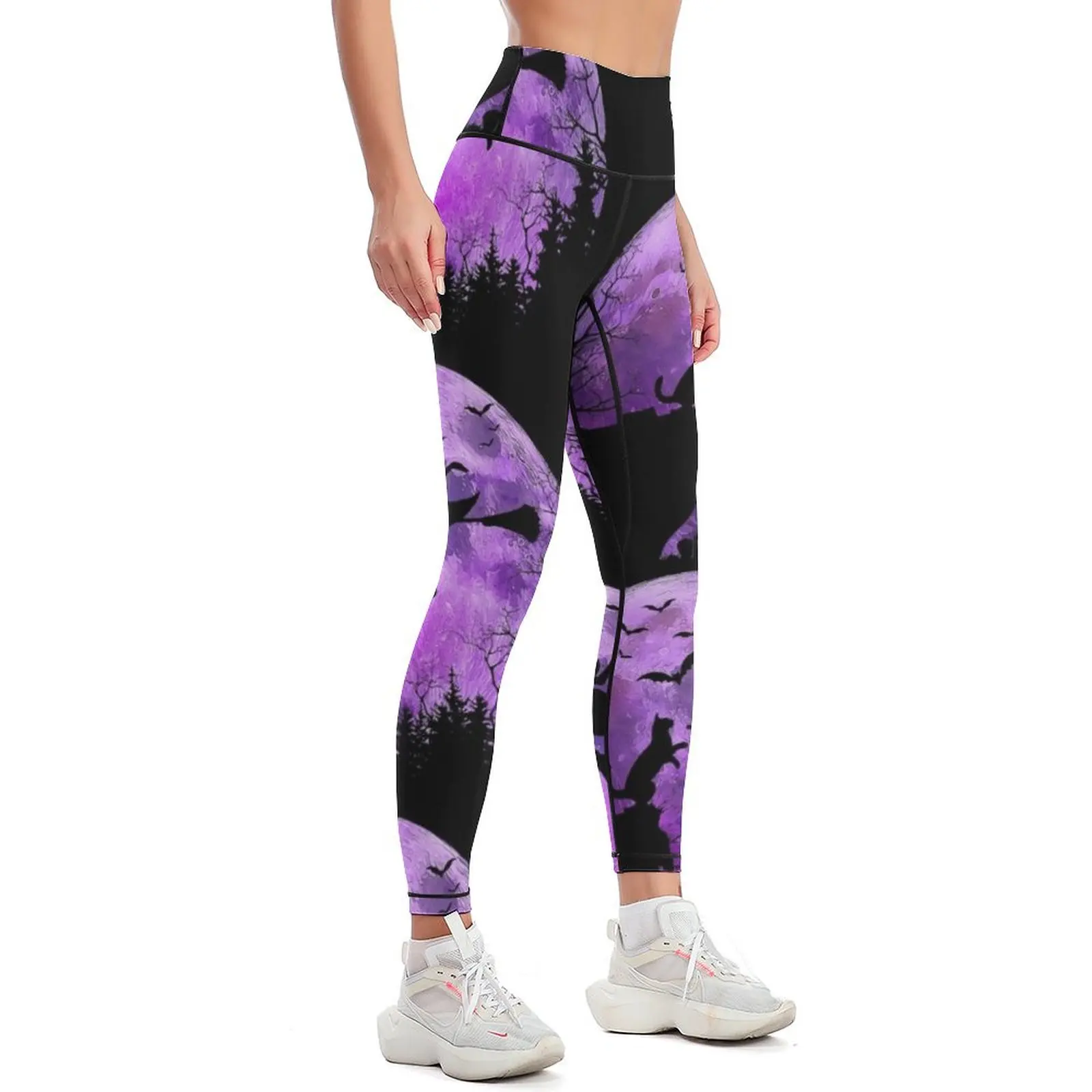 Halloween Spooky Full Moon, Cat in a Cliff & Witch Flying In Her Broom & Bats Halloween Idea For Cat Moms Witches Leggings