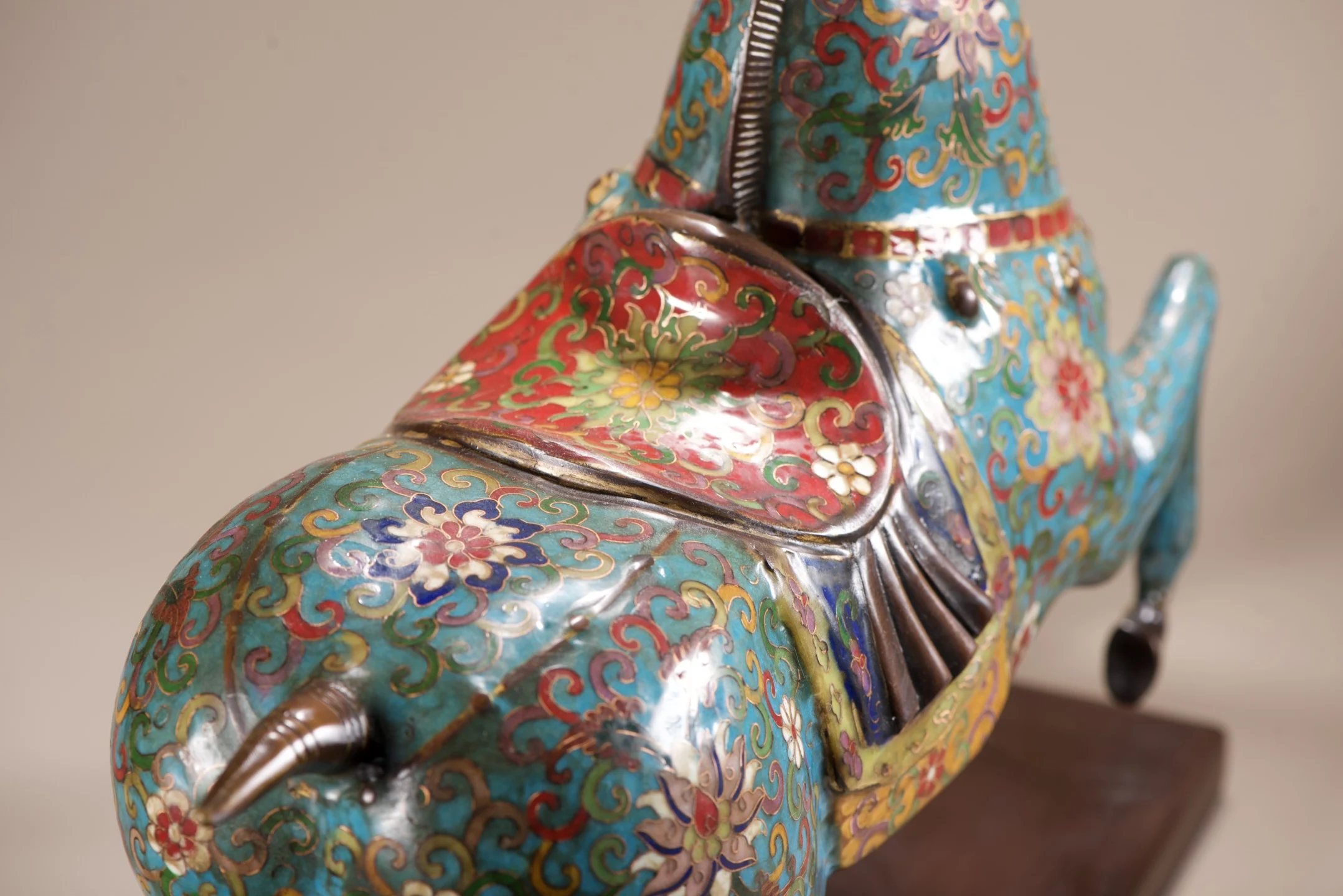 Old Bronze Cloisonne Enamel Lotus flower texture Tang Ma Fortune Horse Statue Base horse Study screen Ornaments