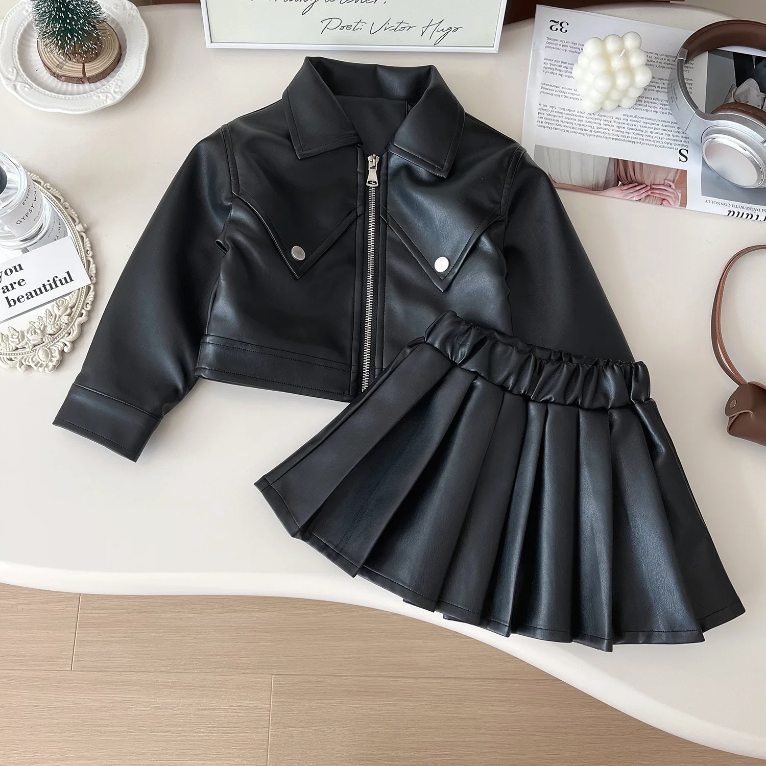 2024 Autumn New Korean Girls Small Fragrant Style Temperament Leather Jacket Set Baby Pleated Skirt Two-piece Set