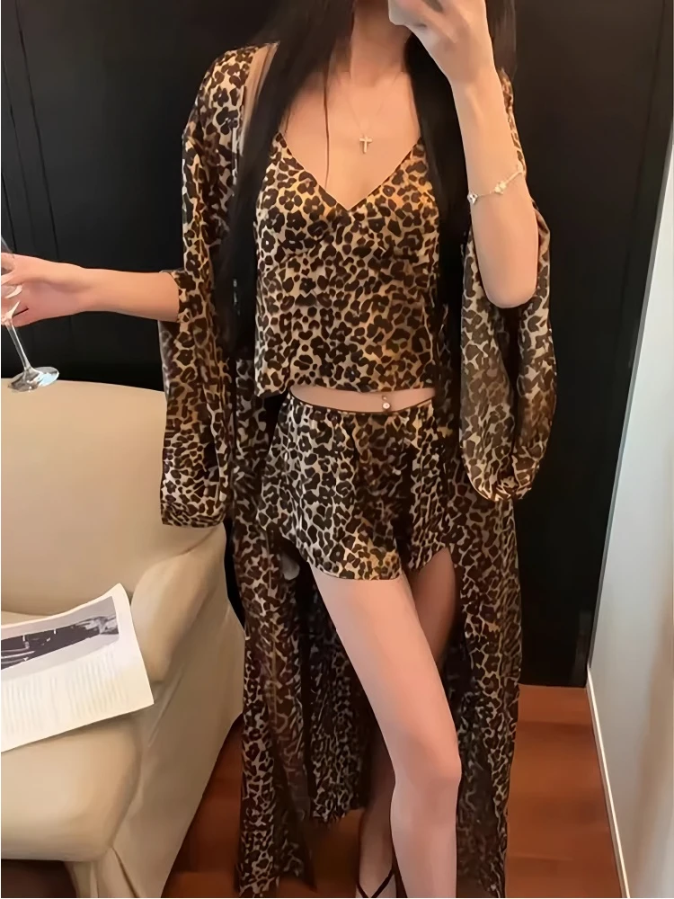 セクシーなヒョウ柄パジャマ女性の夏の高級ローブ胸パッド付きショートパンツホーム服セット-v-ネックノースリーブポリエステル繊維