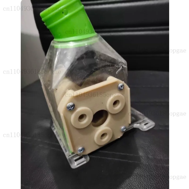 Adjusting box machine feeder accessories with handle