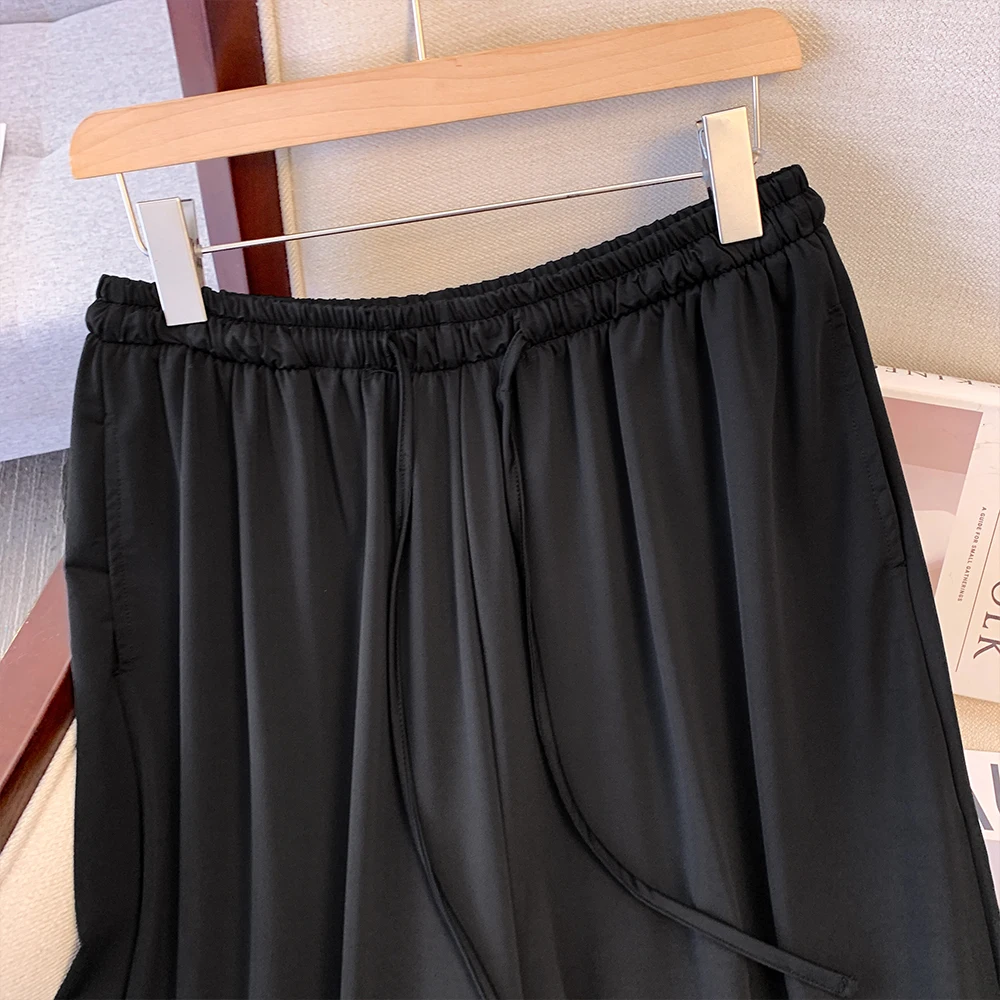 Frühling und Sommer neue Plus Size Damen einfache lose Eis Seide schwarze Hose hohe Taille Freizeit gerade weites Bein Hose