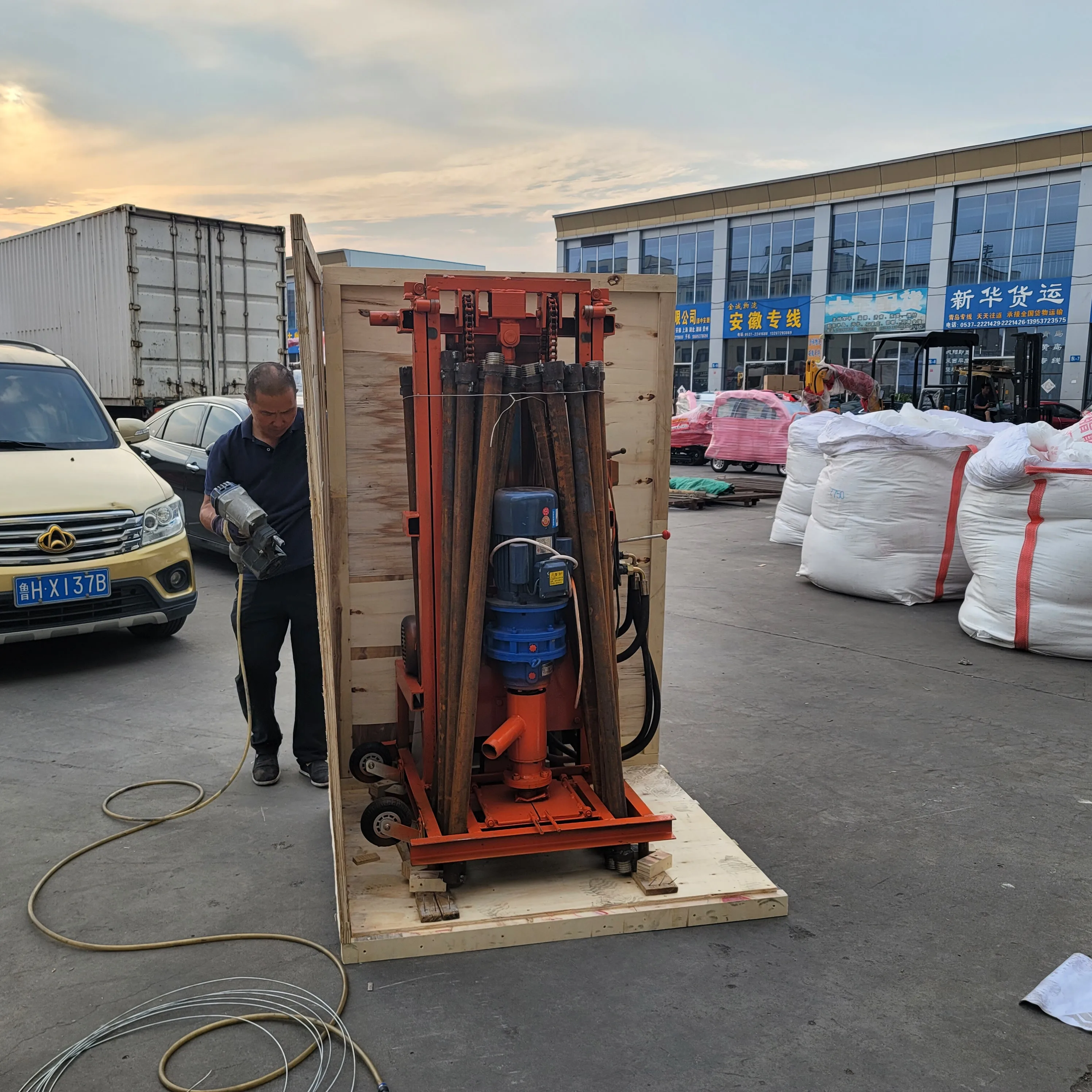 맞춤형 전기 유압식 리프트 시추 장비 120m 소형 수중 시추 장비 70-220mm