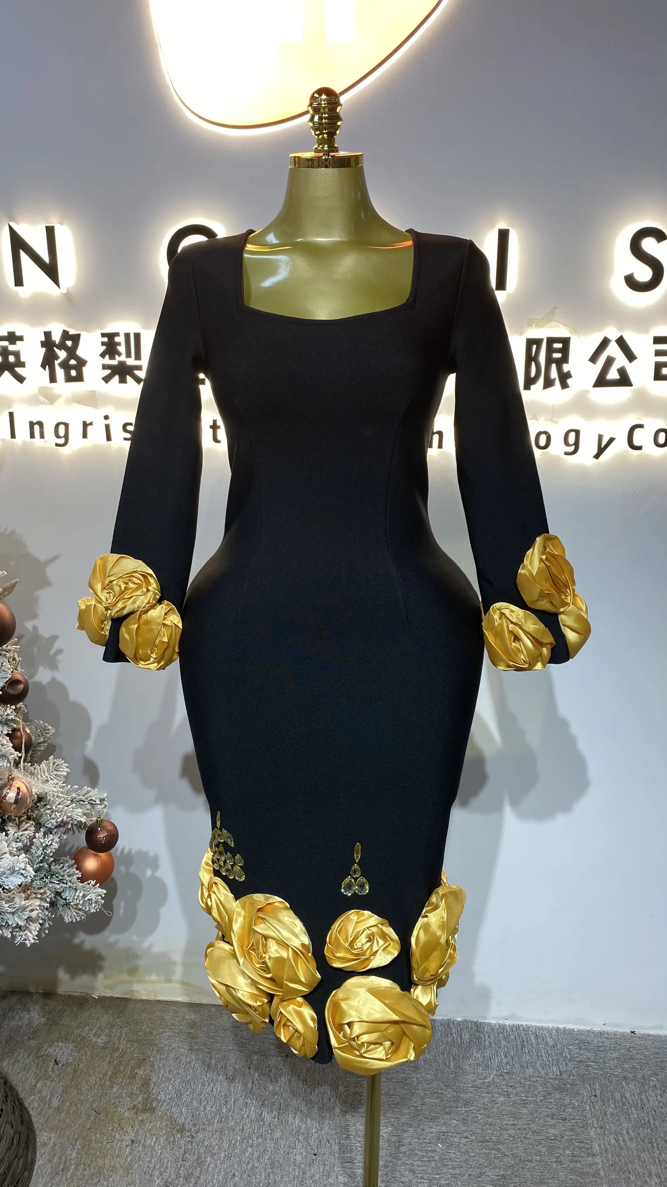 فستان حفلات صغير أسود أنيق ومثير بأكمام طويلة وفستان أنيق ذهبي مزين بالزهور للنساء.-GZXX340