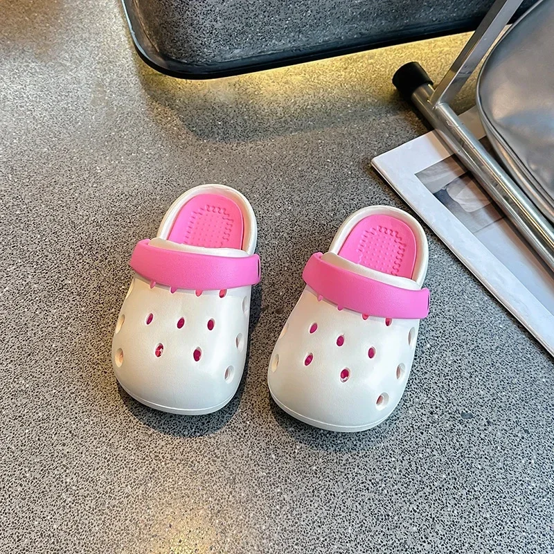 

Kids Beach Shoes Outdoors Children Slippers Non-slip Soft Sole 2025 New Students Sandals Hollowed-out Breathable Fashion Trendy
