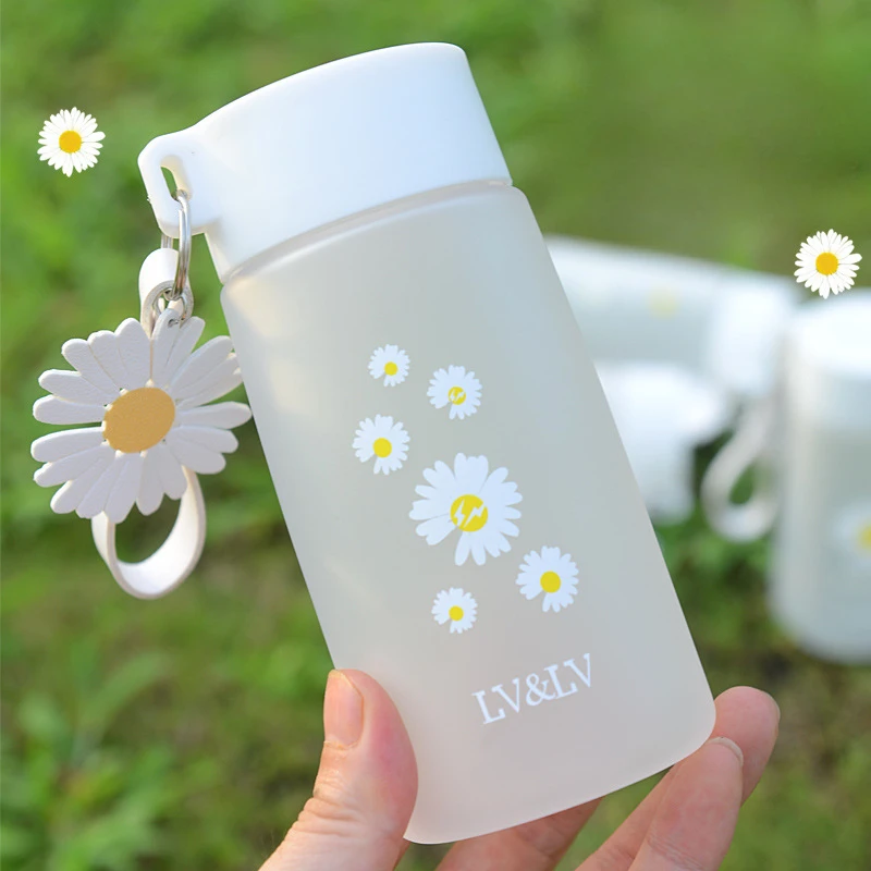 

480ml Daisy Transparent Plastic Water Bottles Mugs BPA Free Creative Frosted Water Bottle With Portable Rope Travel Tea Cup