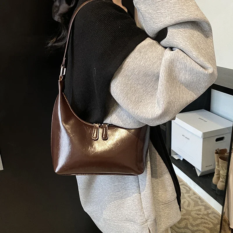 High End Niche Handbag for Women 2024 Autumn and Winter New Fashion Single Shoulder Armpit Bag Casual Commuting Dumpling Bag Sac