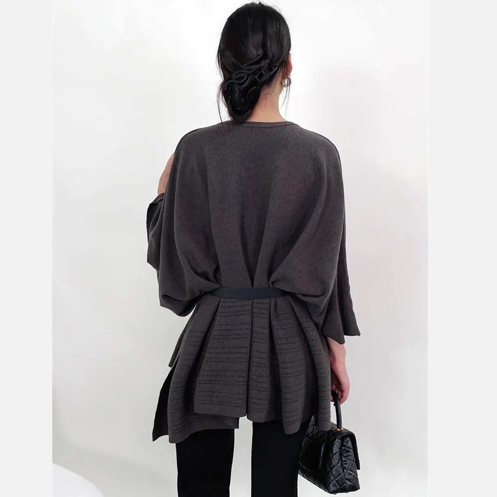 4 ألوان 2025 الخريف الخامس الرقبة بلوفر مغزول غير النظامية سترة عباءة مع حزام المرأة كامل الخفافيش كم كيب فضفاض المتضخم البلوز