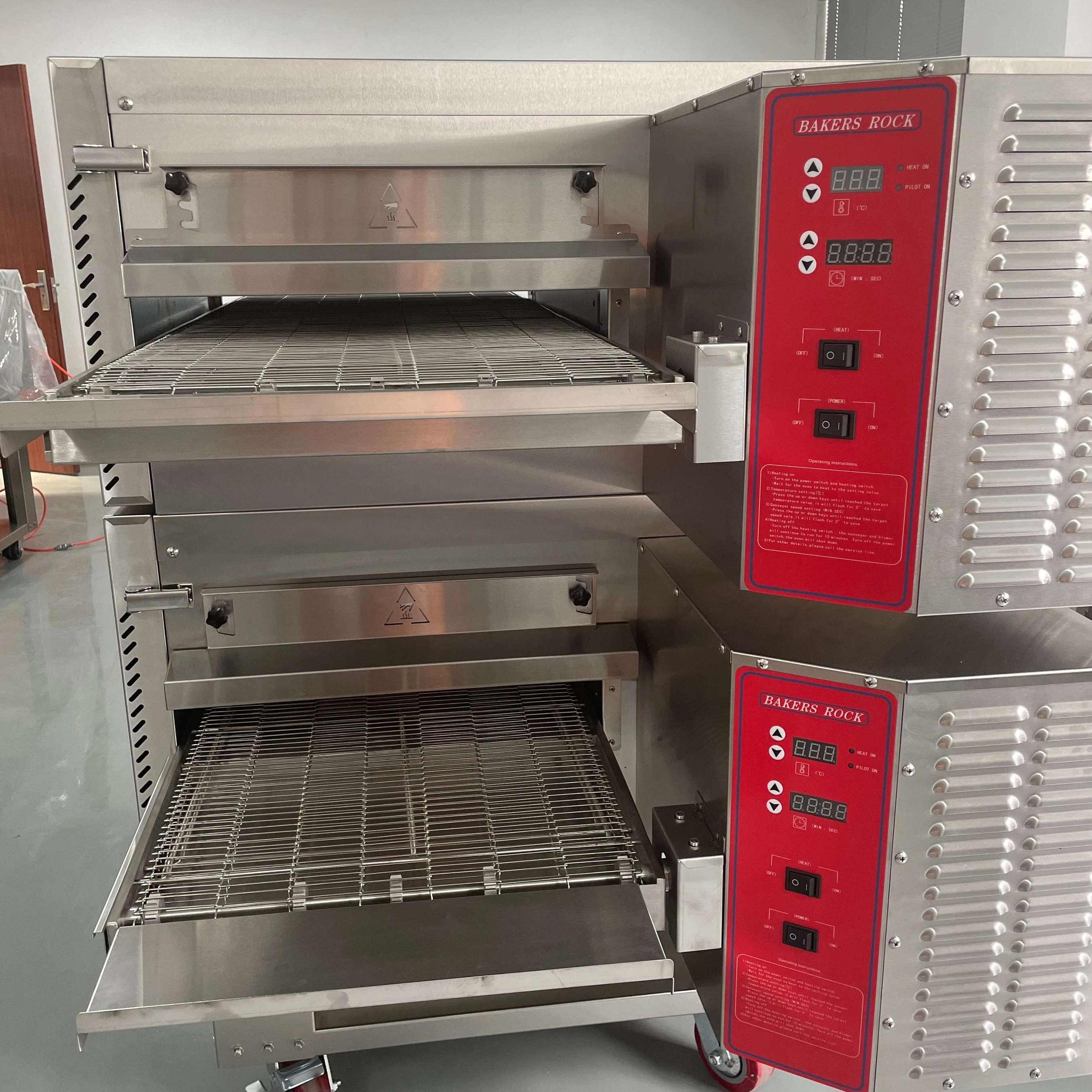 2024 High Quality LPG Gas Pizza Oven Machine Portable Commercial Conveyor Oven Food Trucks Digital Motor Engine New Condition