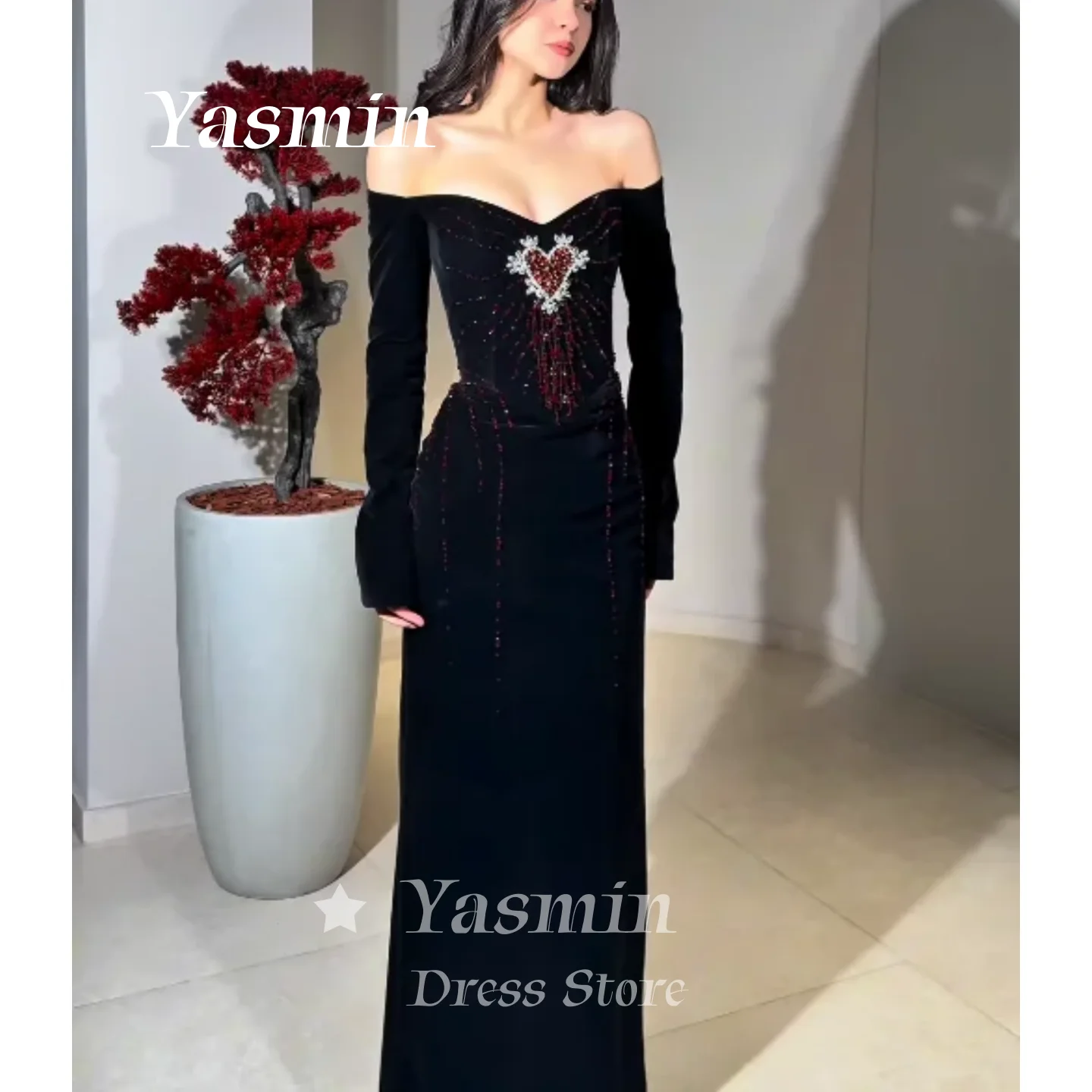 Luxury Black Velvet Evening Gown Saudi Women Off Shoulder Prom Dress Heart Rhinestone Beaded Ruched Wedding Dress Customized