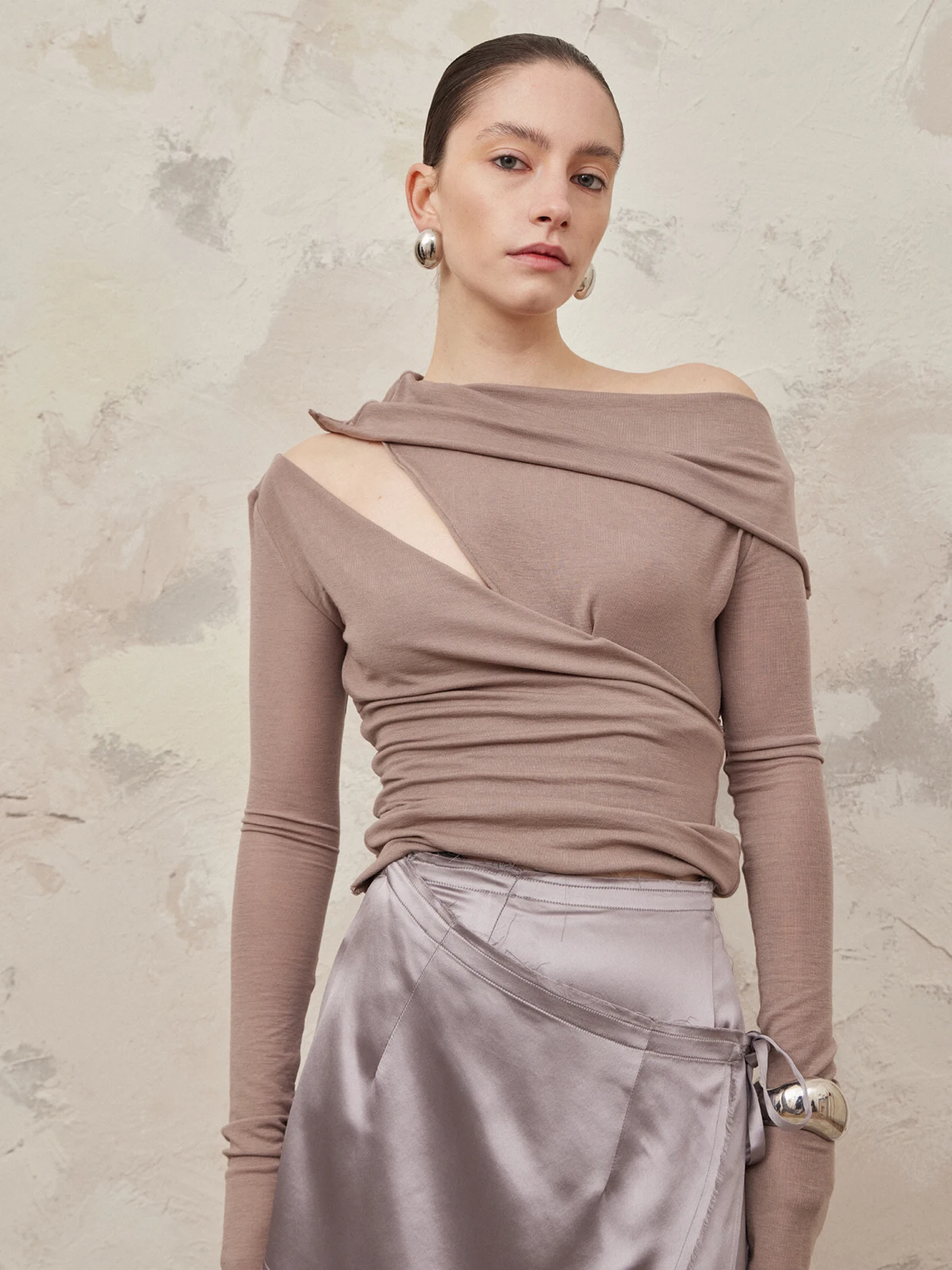 

Dom Jam Coffee Color Selene Wool Waist-Cinching Asymmetrical Hollow out Base Top Long Sve One-oulder Irregular Woolen Sw...