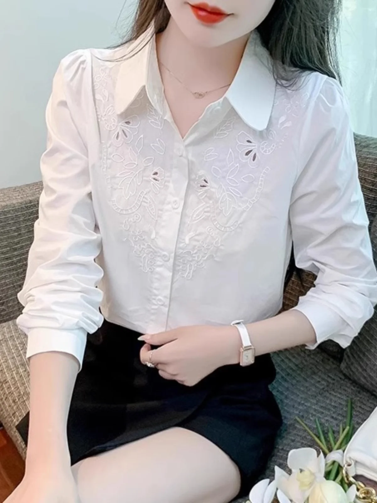 

Ele Embroidered Hollow Long Sve irt Women's Faionable Bubble Sve Turn-down Collar Top for Autumn And Winter