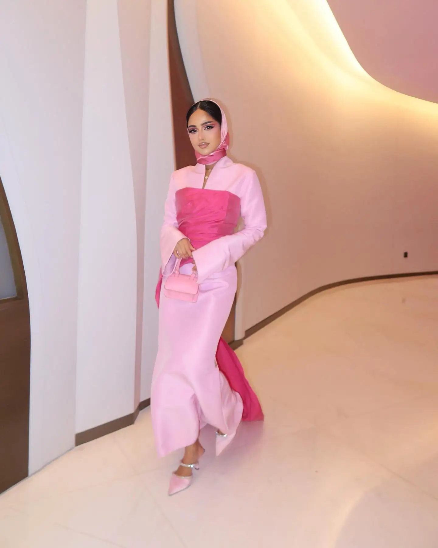 ชุดราตรีทรงเมอร์เมดผ้าซาตินทันสมัยสั่งตัดพิเศษ คุณภาพสูง แขนยาว คอวี ยาวกรอมเท้า