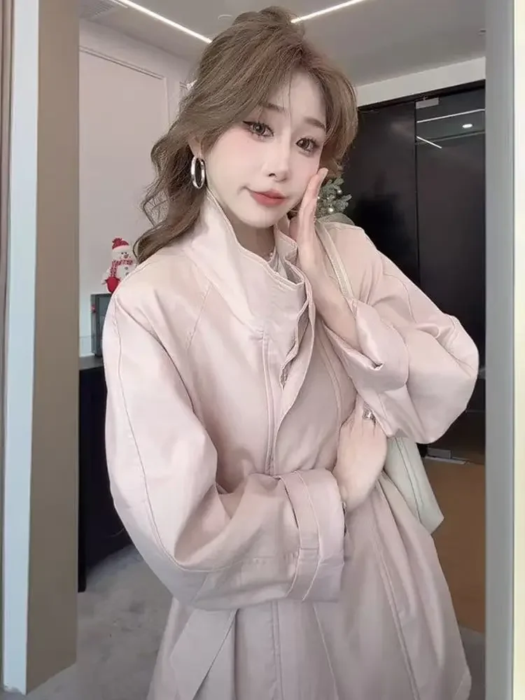 Długi płaszcz trencz damski fioletowy dopasowany z kołnierzykiem, marszczony, ozdobny kołnierzyk, duży, z efektem gniecenia, gradientowy, z elastycznego włókna, w stylu ins.