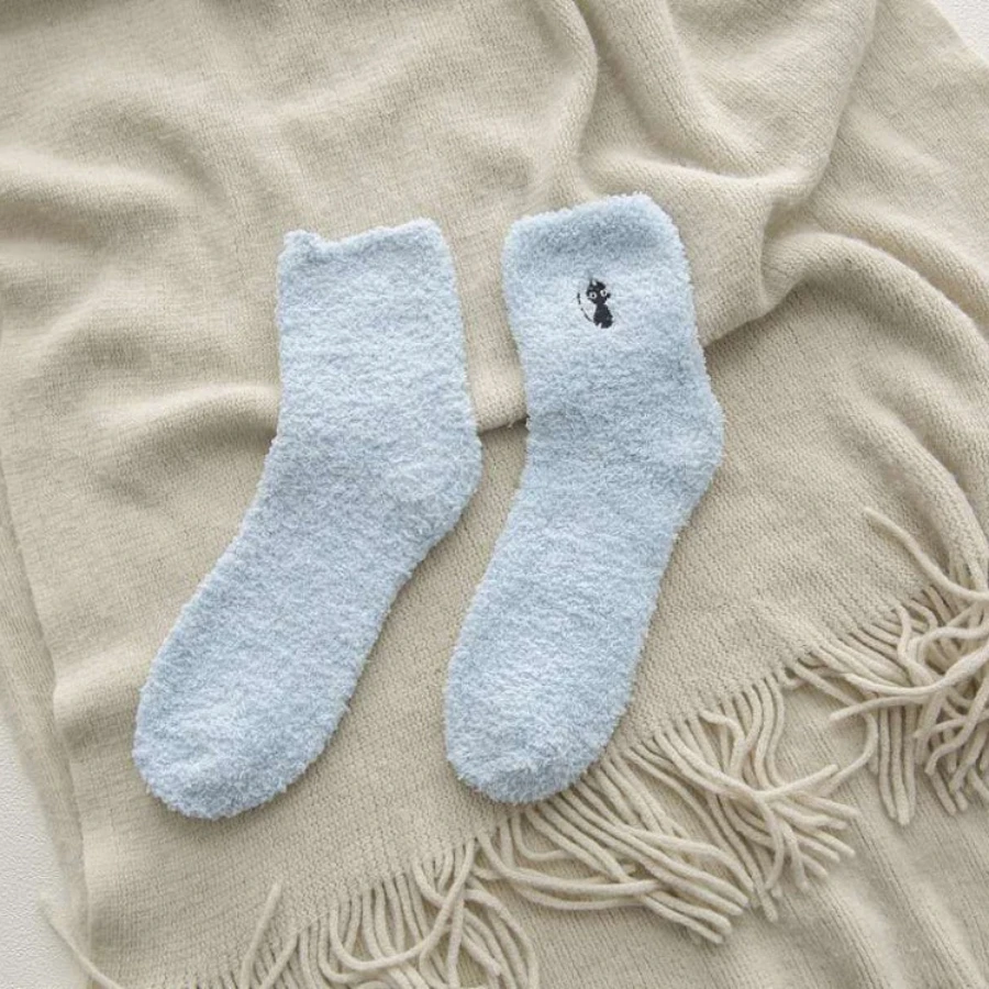 زوجان من الجوارب المنزلية المطرزة على شكل قطة ملونة للخريف والشتاء للسيدات، توفر الدفء والعناية بالأقدام في الشتاء