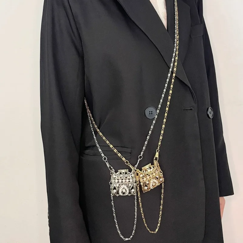 小さな上品な新作リングバッグ、ミニデザインセンスのメタル装飾バッグ、クロスボディ財布、コインパースチェーン