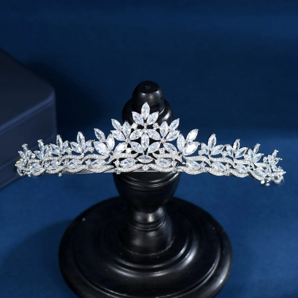 

HIBRIDE Top Quality AAA Cubic Zircon Tiara and Crown Flower Shape Women Wedding Engagement Gifts Vintage Hair Accessories C-73