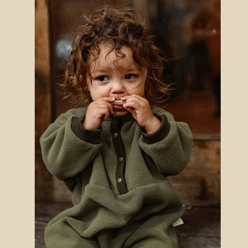 بدلة قفز للأطفال للجنسين 2025 جديد لخريف وشتاء للأولاد والبنات باللون الأخضر والبيج من الصوف ملابس دافئة ناعمة ومريحة للرضع A5294 #4