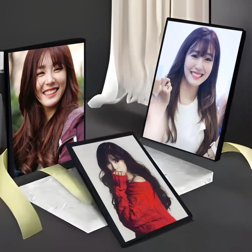 Bright Stylish American Beautiful Singer T-Tiffany Y-Young Poster American Film Mural Home Childrens Room Wall Decor Print