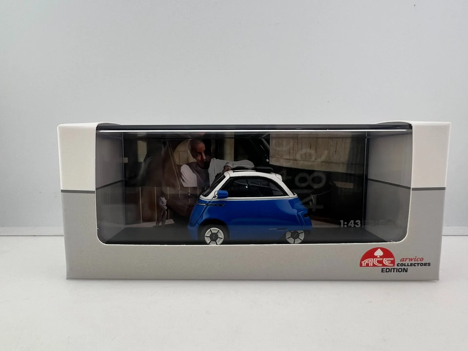 

Литая под давлением модель электромобиля ACE в масштабе 1/43 BMW Egg Burger Microlino 2,0 Urban 2024, модель автомобиля из смолы, Коллекционная игрушка в подарок