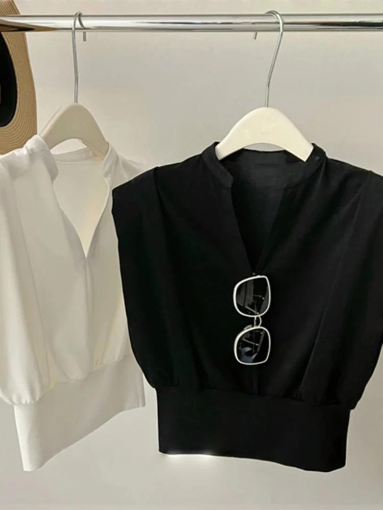 

Women's White Sleeveless Shirt V-neck Waist-cinching Vest Top Korean Style Commute Pure Color Loose Fit Blouse