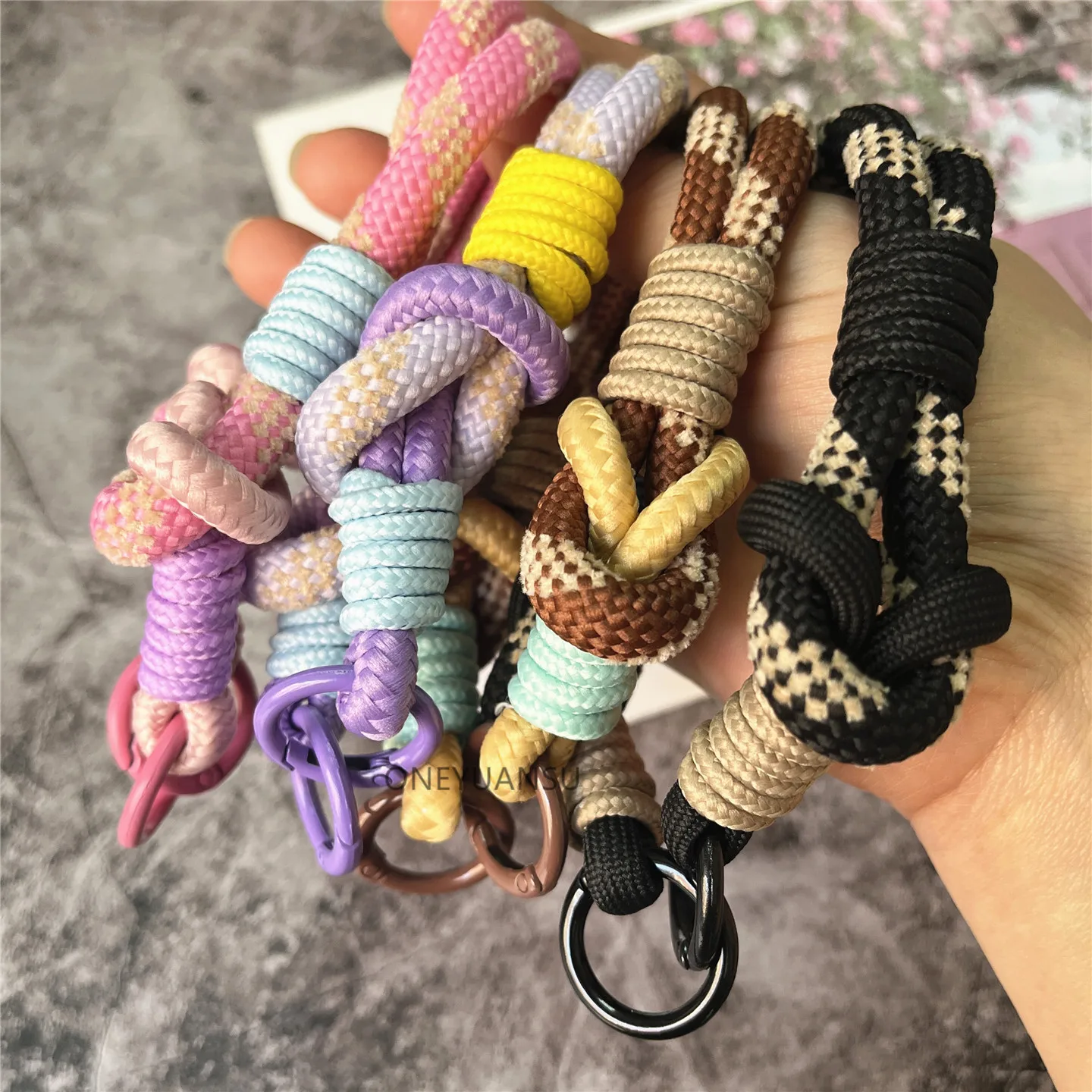 سلسلة خلوية بألوان متباينة حقيبة سلسلة مفاتيح نسائية تزيين الهاتف قسط كيرينغ سلك الهاتف المحمول إلى الهاتف مع الحبل
