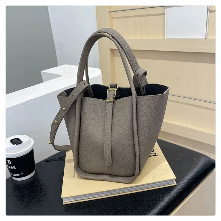 

2025 New Medium Vegetable Basket Bag - High-End Designer Unique Lock Large-Capacity Commuting Crossbody Bucket