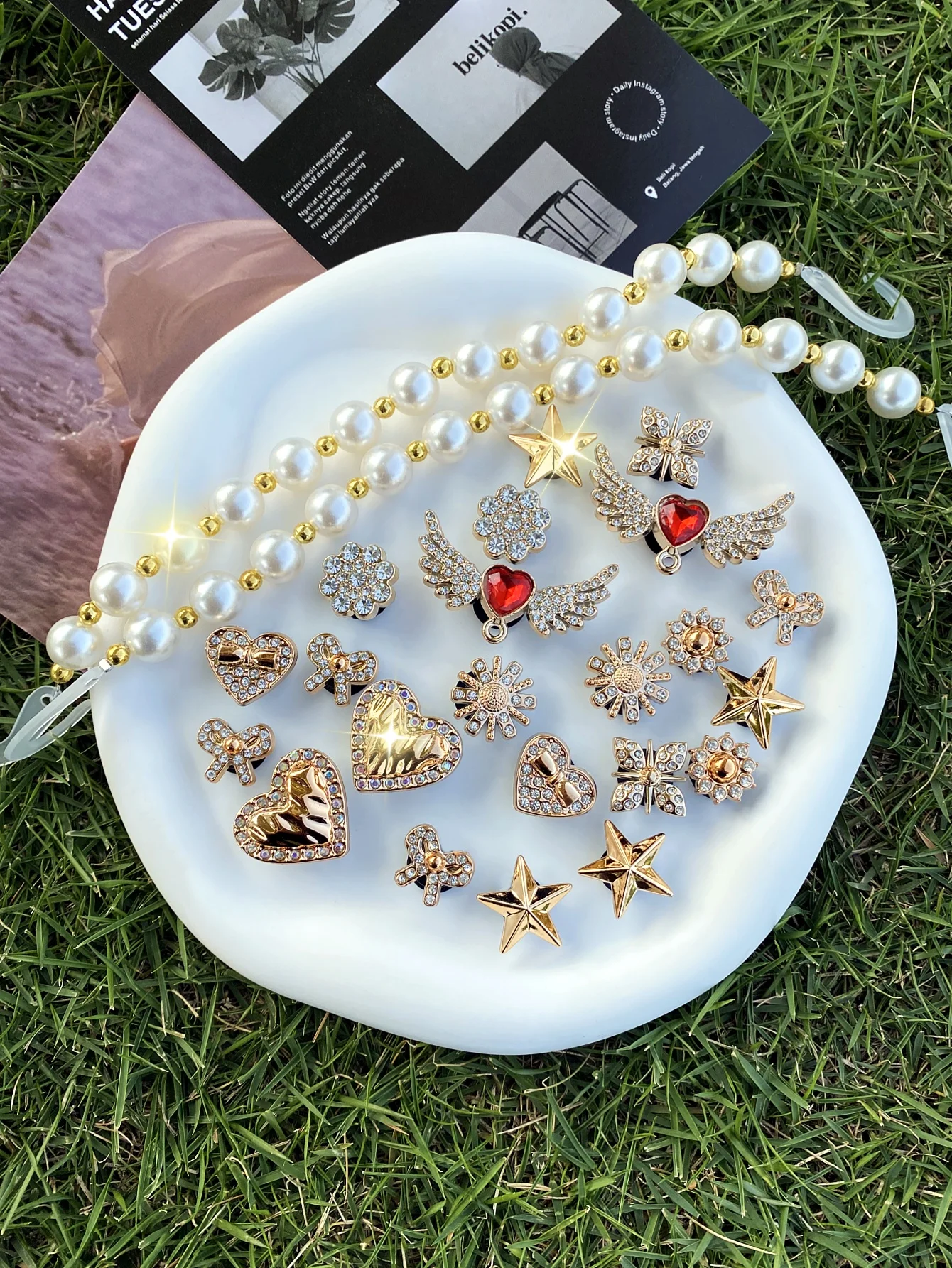 

24 шт. жемчужных цепочек из АБС-пластика с золотыми стразами, красными крыльями в форме сердца, бантами и пряжками для обуви в форме звезды - украшение своими руками