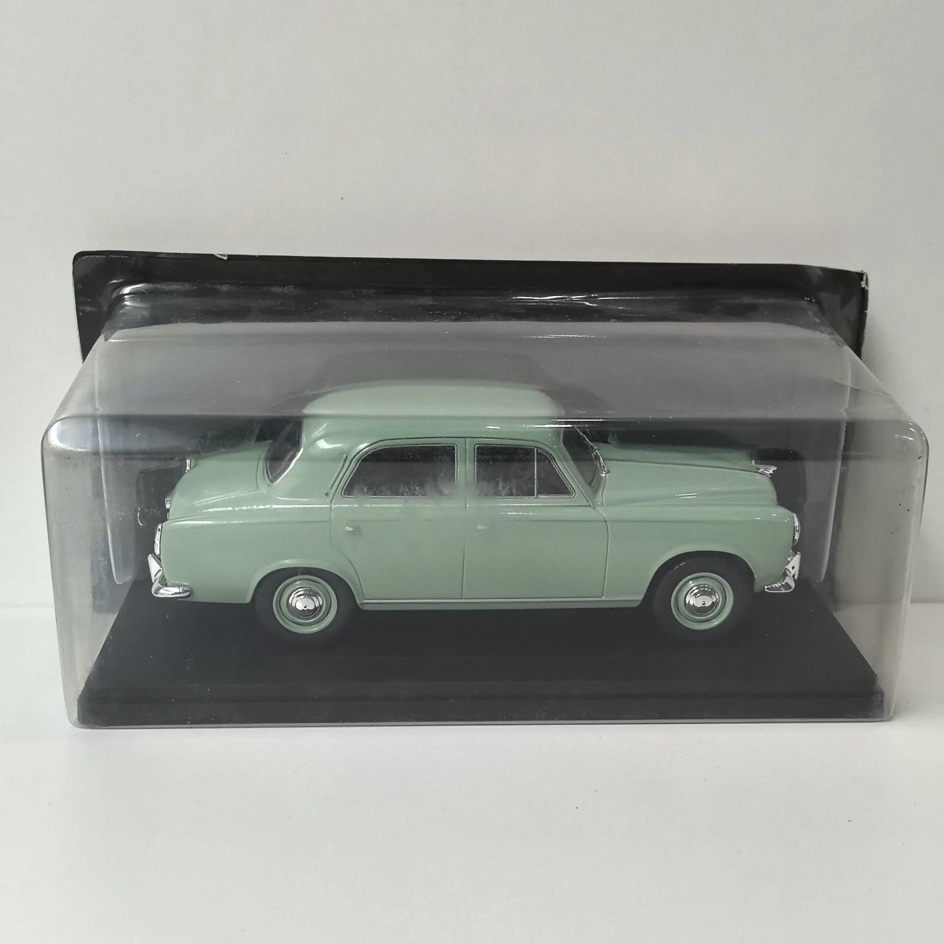 

Diecast IXO 1/24 Scale PEUGEOT 403 67 Alloy Car Model
