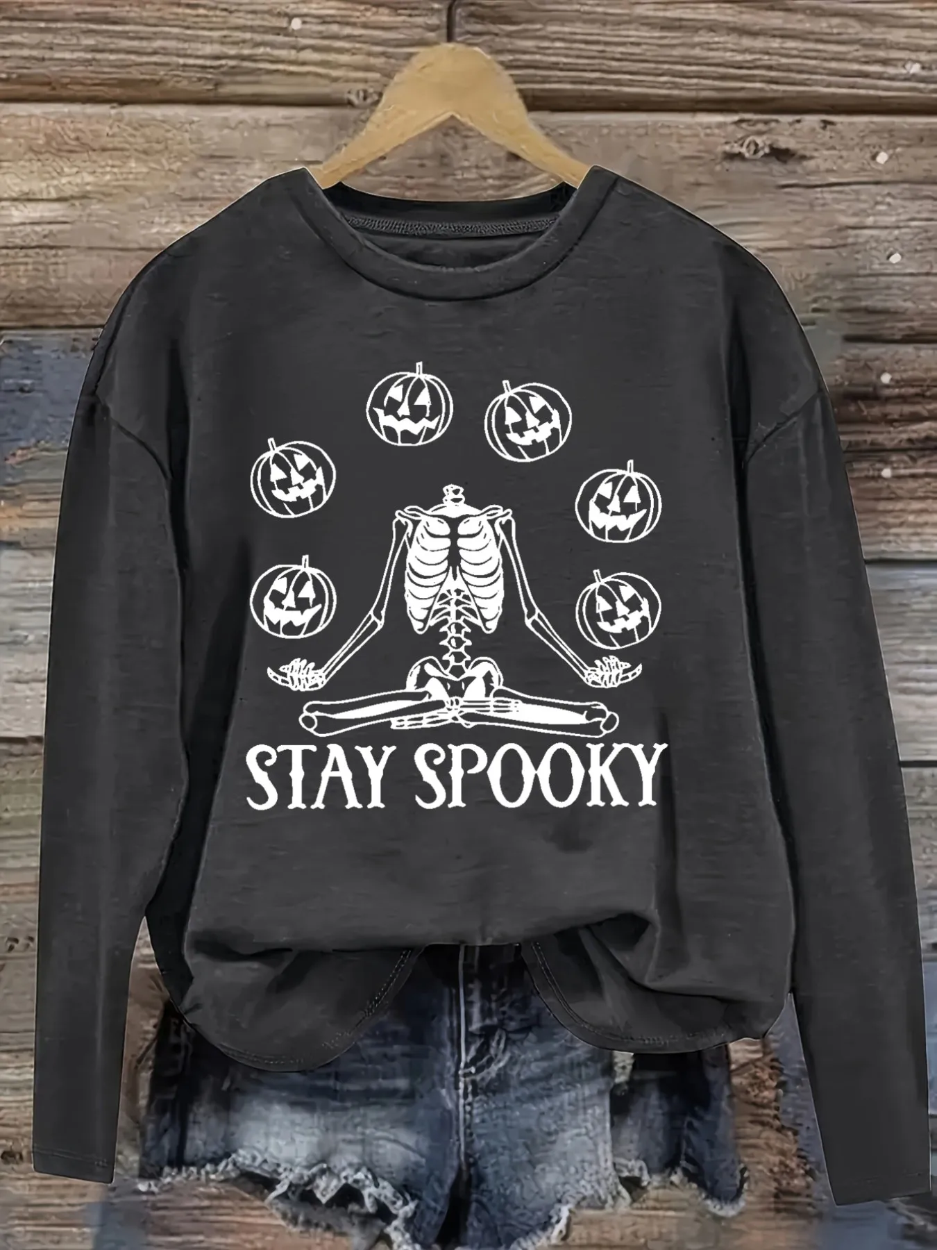 Women's Casual Long Sleeve Crew Neck T-Shirt Skeleton Meditating With Pumpkins Design, Round Neck Women's Clothing, Machine Washable, Slightly Elastic, Loose Fit, Spring Autumn Winter Women's T-Shirt, Halloween Costume Outfit