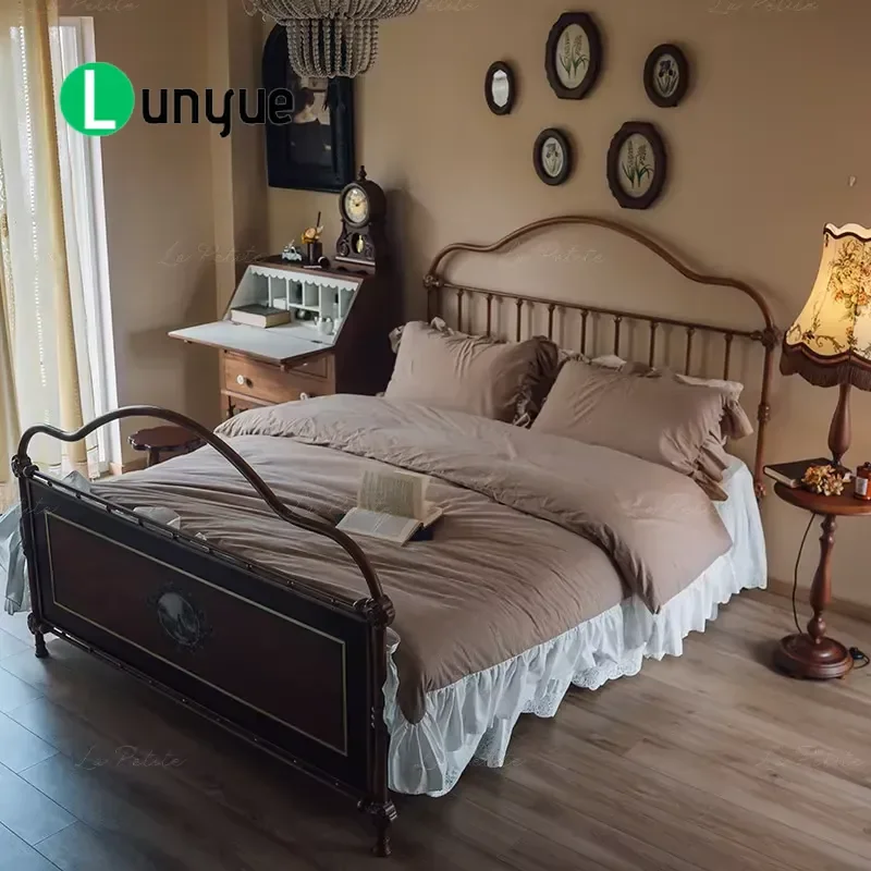 Vintage French Wrought Iron Double Bed Medieval Style Box Spring Frame Durable Princess Bedroom Furniture Internet Celebrity