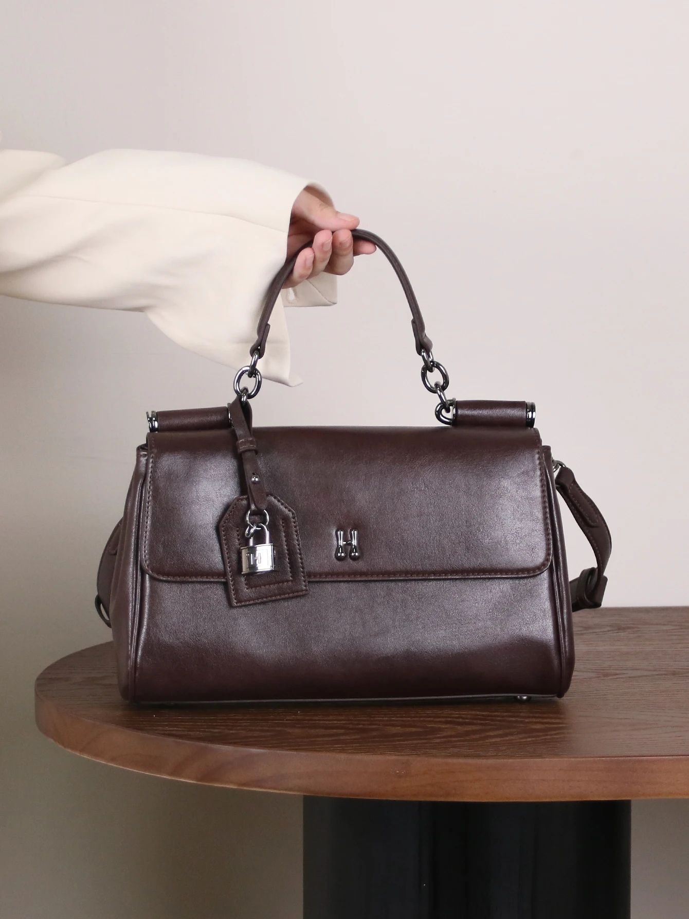 

High-end fashion ladies handbag retro color in autumn and winter, large capacity soft leather tote bag, ladies messenger bag, ca