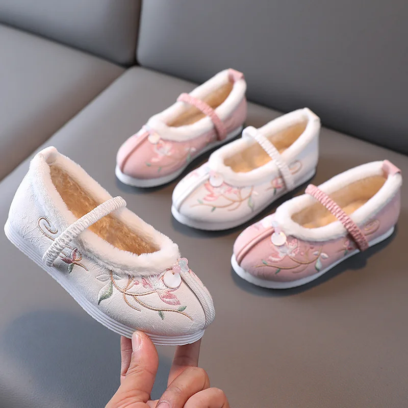 Sepatu Hanfu Musim Dingin Sepatu Kain Beijing Tua Katun Anak-anak Sulaman Bunga Mewah Model Cina Tari Selip