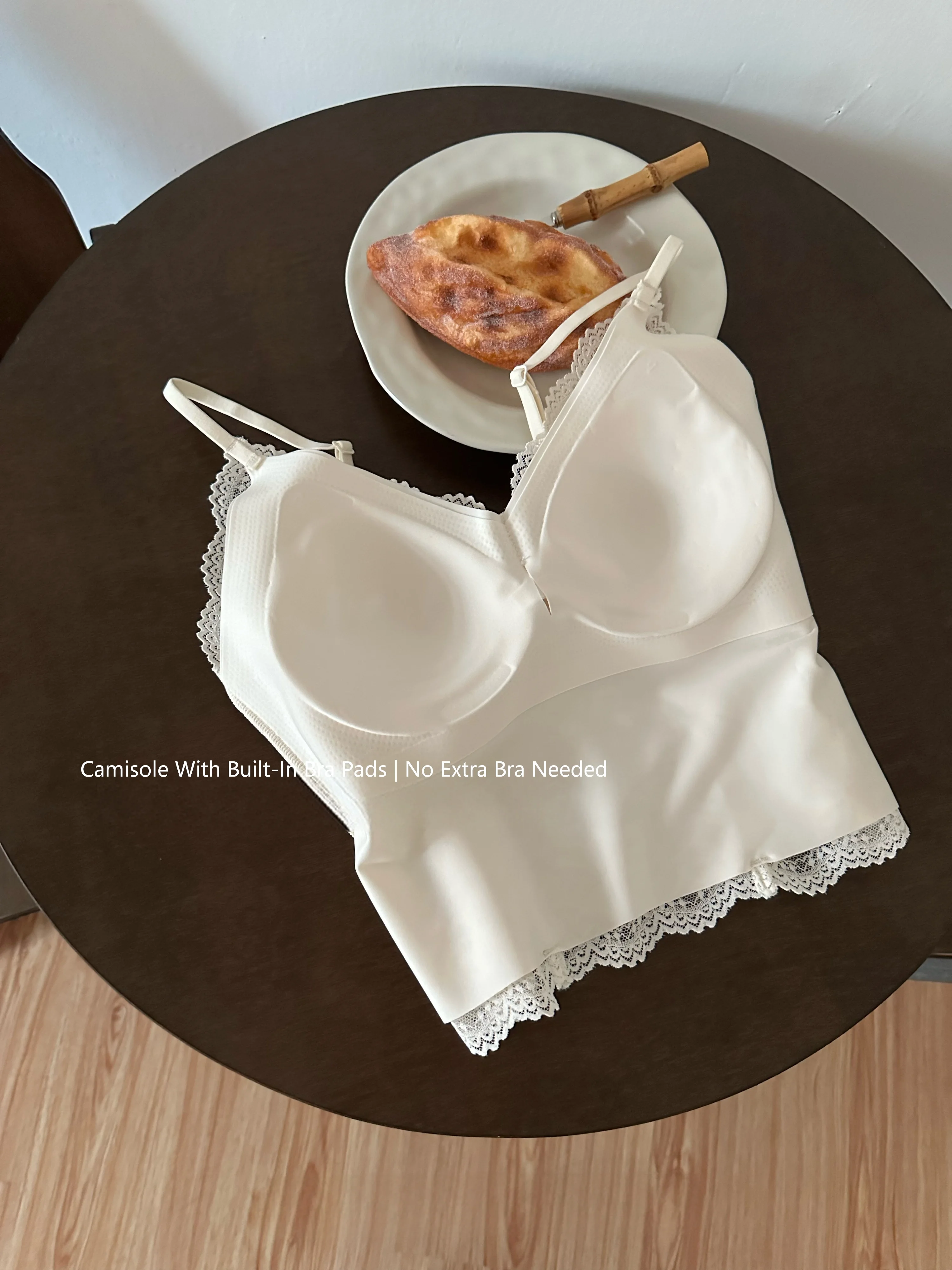 Nahtloses, mit Spitze gepolstertes Cami-Top, kabellose Spaghettiträger, ärmellos, zum Schichten, für den täglichen Gebrauch als Loungewear – Detail 4
