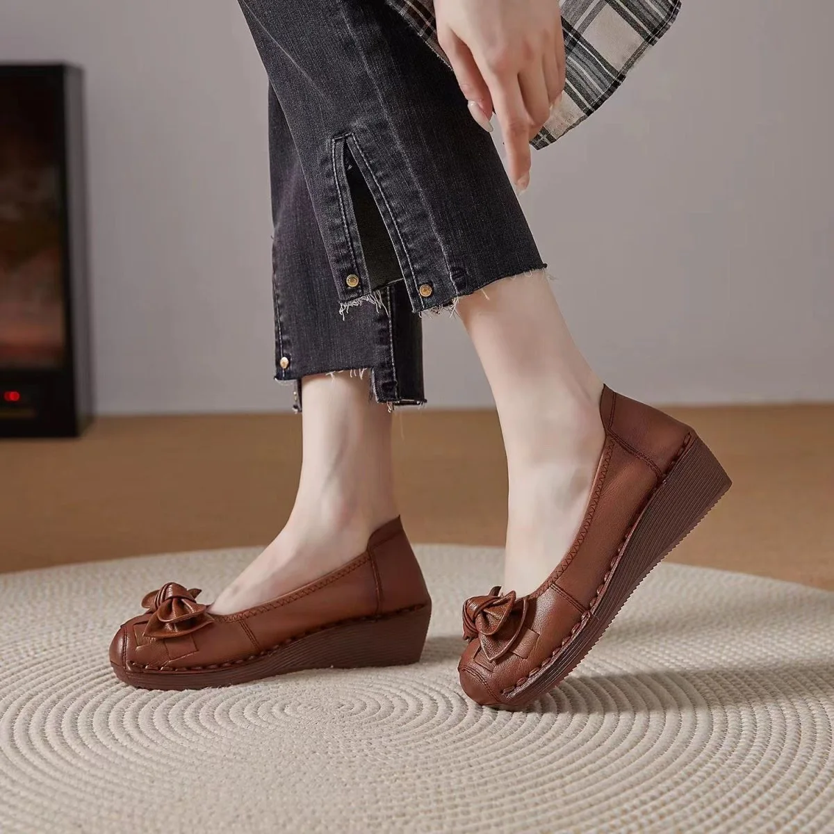 New Cowhide Slope Heel Women\'s Shoes Comfort Mother\'s Shoes Soft Sole Genuine Leather Shallow Mouth Women\'s Shoes