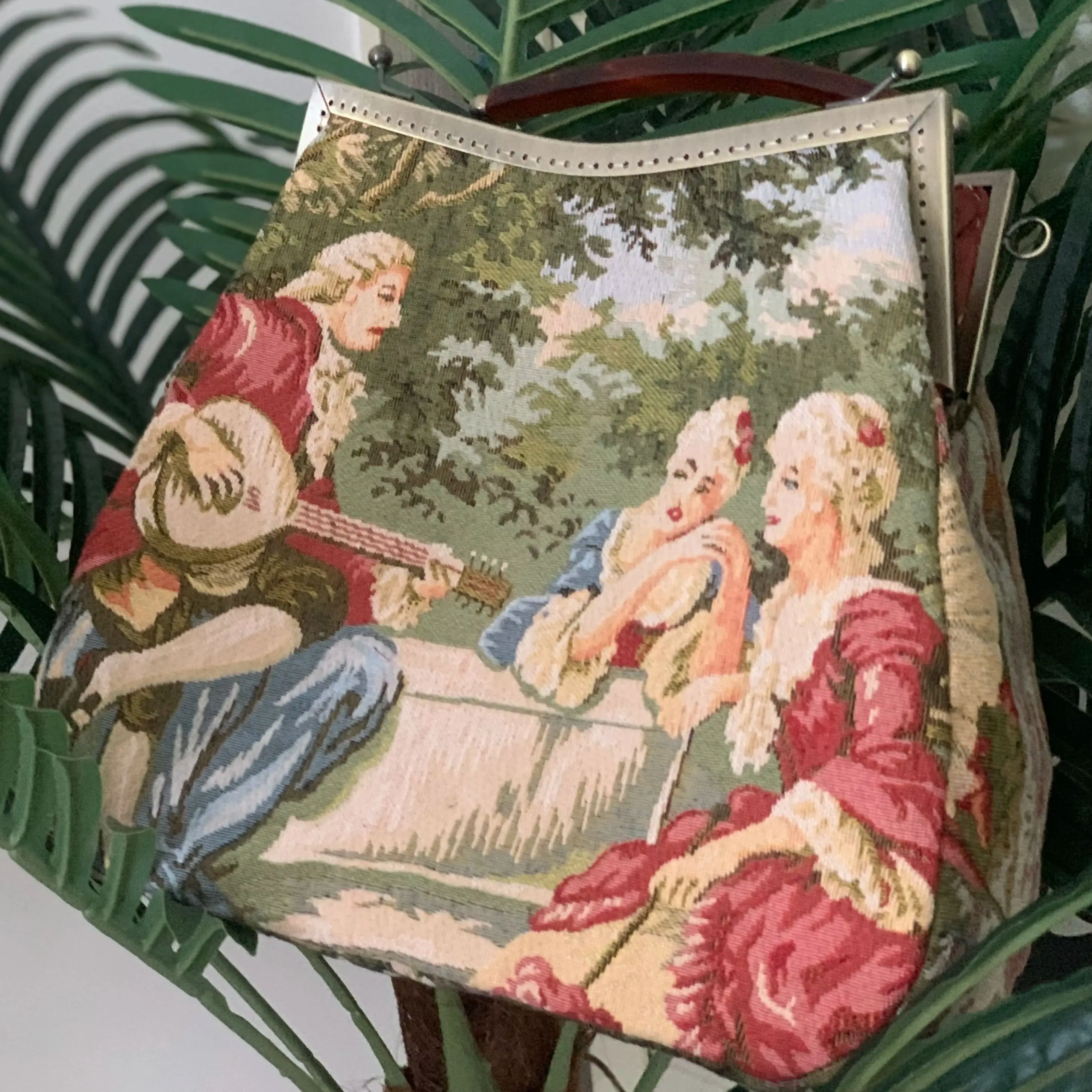 

Lost in Vinatge Tapestry Scene Bag 1950’s Jacquard Needlepoint Embroidered Flowe Hawksbill Resin Handle Handbag Plus Clutch