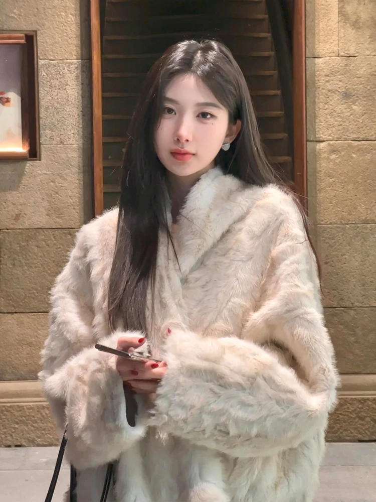 

Экологичная женская шуба из искусственного меха, новинка зимы 2025, с интегрированной кожаной и меховой отделкой, маленький размер, имитация норкового бархата, премиум-класс