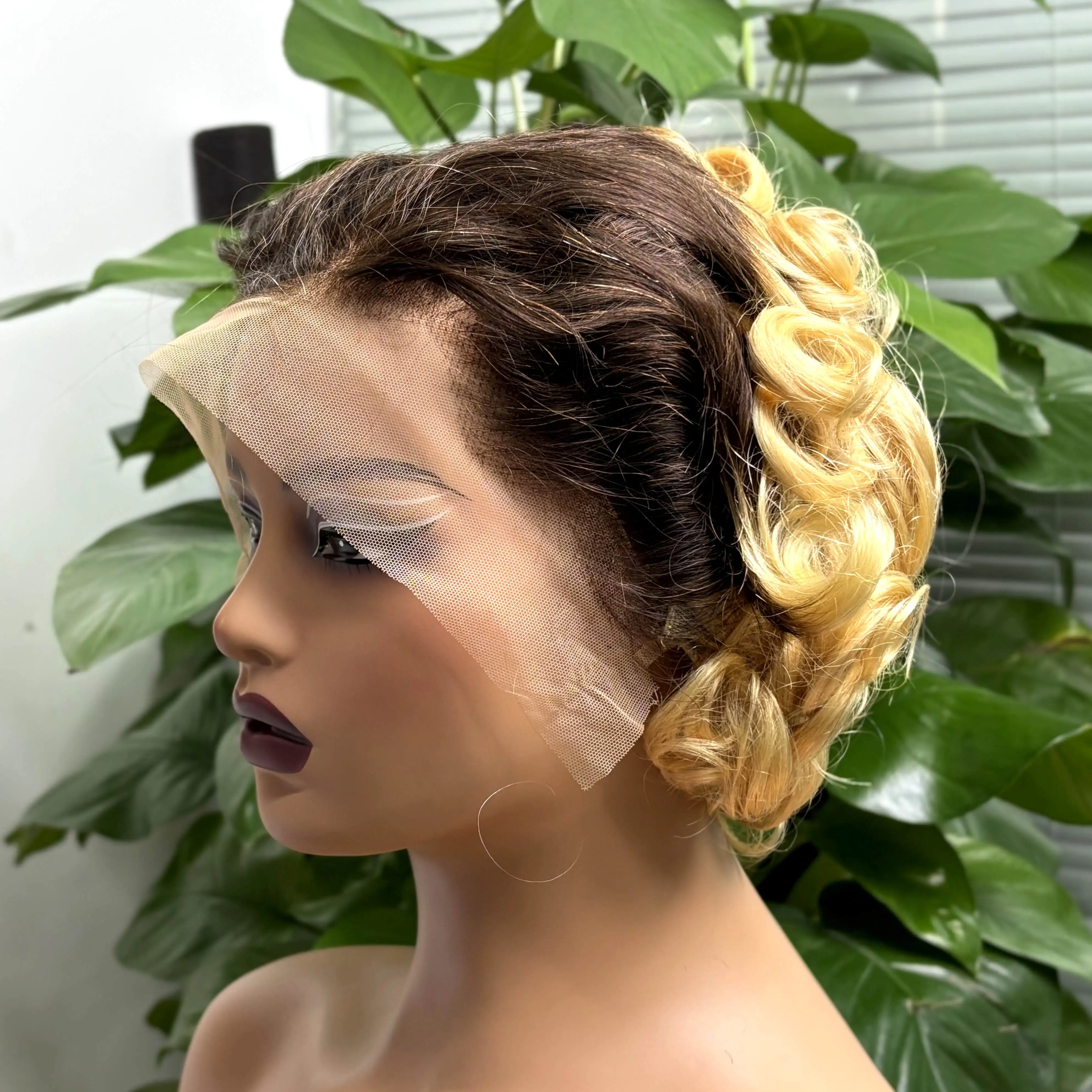 13x4 Lace Front T2-613 Blonde Loose Fumi Bob Wig Short Bouncy Curly Human Hair Wigs 250% Density Loose Wave Wigs for Black Women
