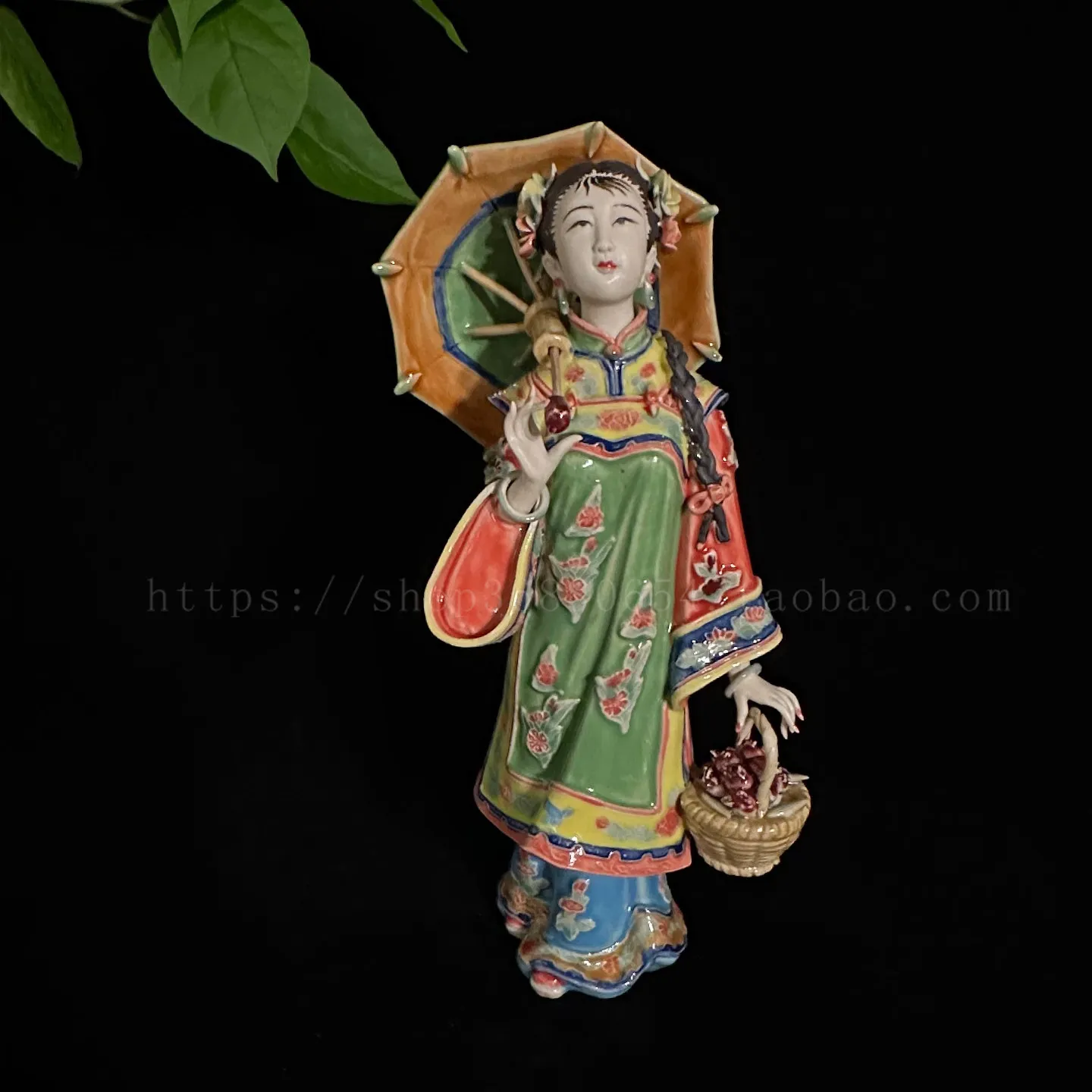 

Shiwan Ceramic Crafts Living Room TV Cabinet Wine Cabinet Jewelry Desktop Ornament