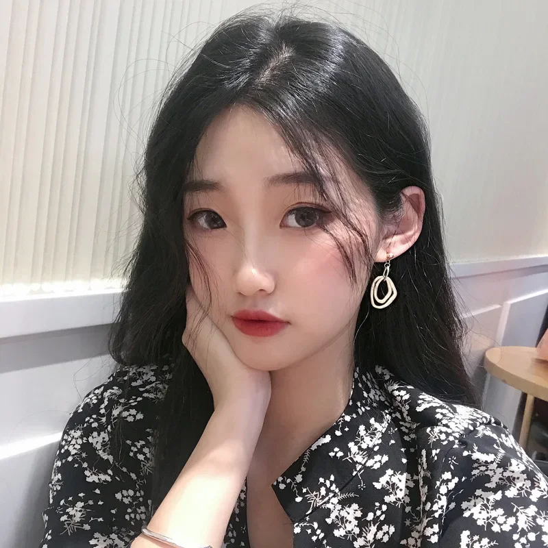 Matt Gold Color Irregular Round  Clip on Earrings Metal Fashion Simple Small Hollow Out Circel Ear Clip Earrings No Piercing