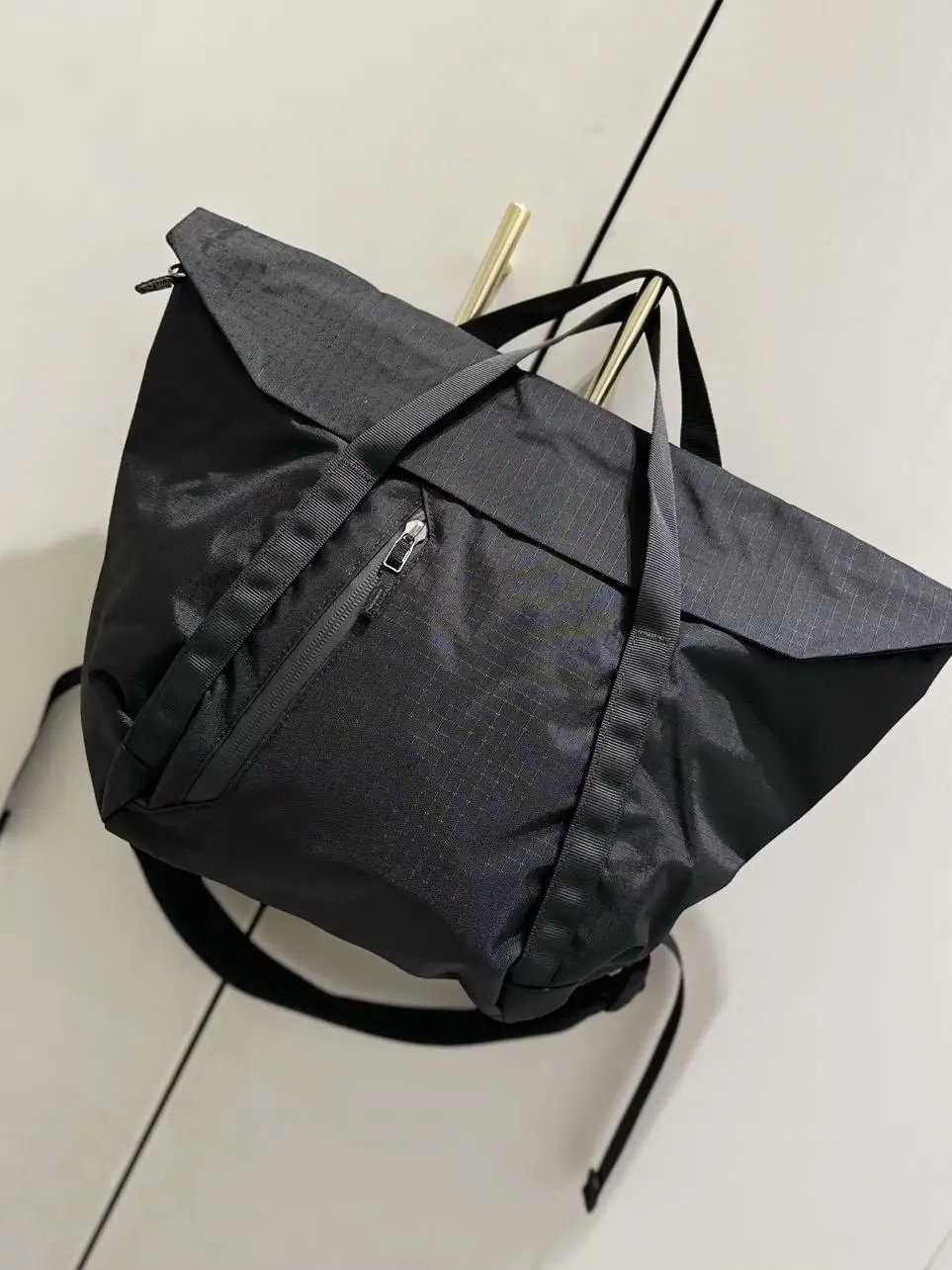 lightweight-waterproof-dumpling-shaped-crossbody-bag-for-outdoor-sports-daily-commuting-unisex-messenger-bag