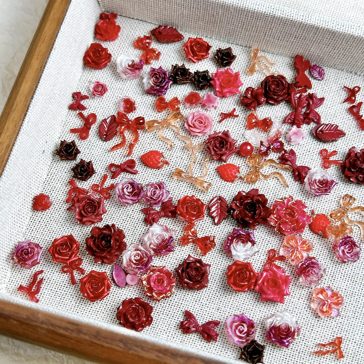 Transparante glanzende golfboog Camellia hars Nail Art decoraties Creatieve gesimuleerde aardbeiblad nagelbedels DIY nagels ambachten