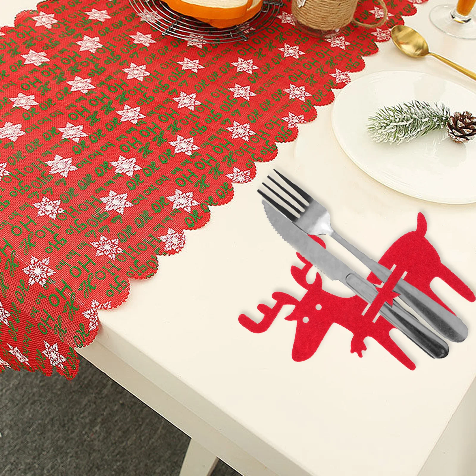 

4Pcs Christmas Dining Cutlery Bags Reindeer Pattern Fabric Fork Spoon Knife Holder Table Setting Cutlery Holder for Party