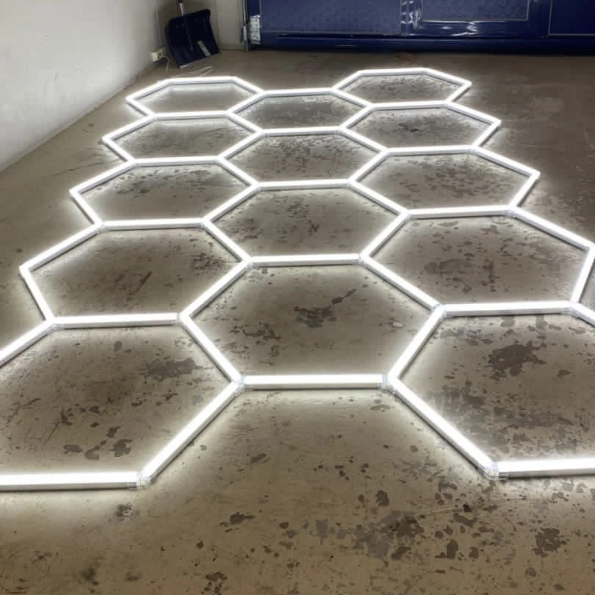 Customized DIY Hexagonal LED Light Hanging Honeycomb Ceiling Lamp for Car Showroom & Workshop Detailing Stylish Working Light