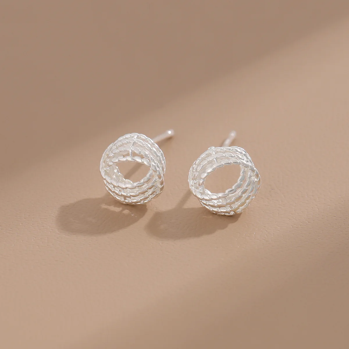 Fashion Around The Silk Circle Ohrstecker aus 925er-Sterlingsilber E216