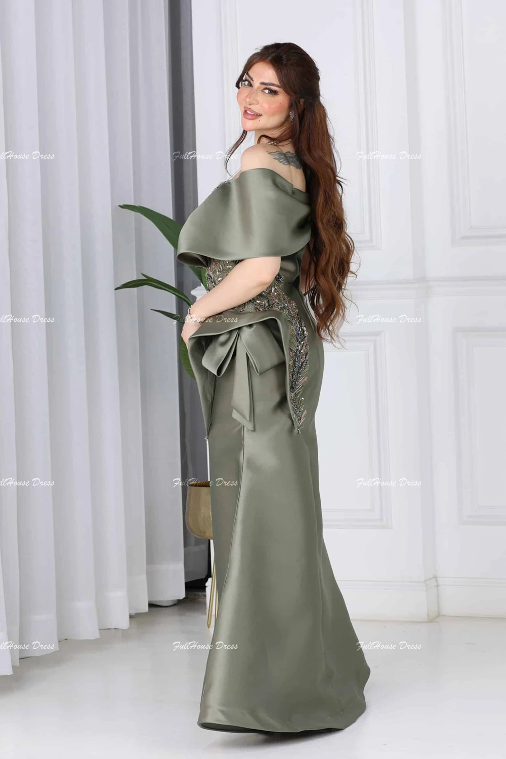 Customized Modest Off Shoulder Pleated Evening Dress Beaded Sexy Straight Floor Length Saudi Dress Backless Dress with Court