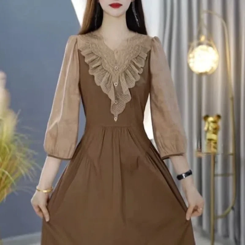 

Женское осеннее новое элитное платье 2024, высококачественное элегантное кружевное темпераментное модное утягивающее платье, облегающие повседневные платья