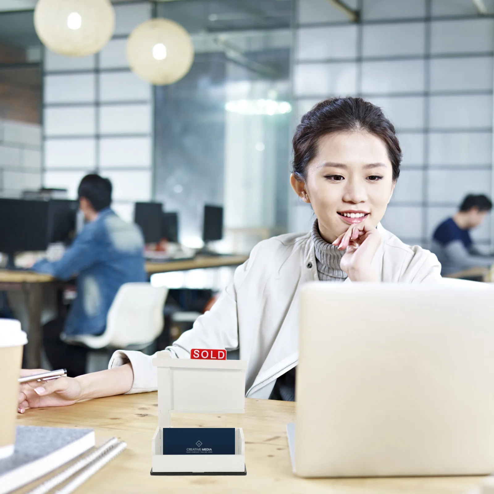 名刺ホルダー大容量デスクトップカードスタンドオフィスオーガナイザー用名刺収納ボックスモダンなコンパクトデザイン