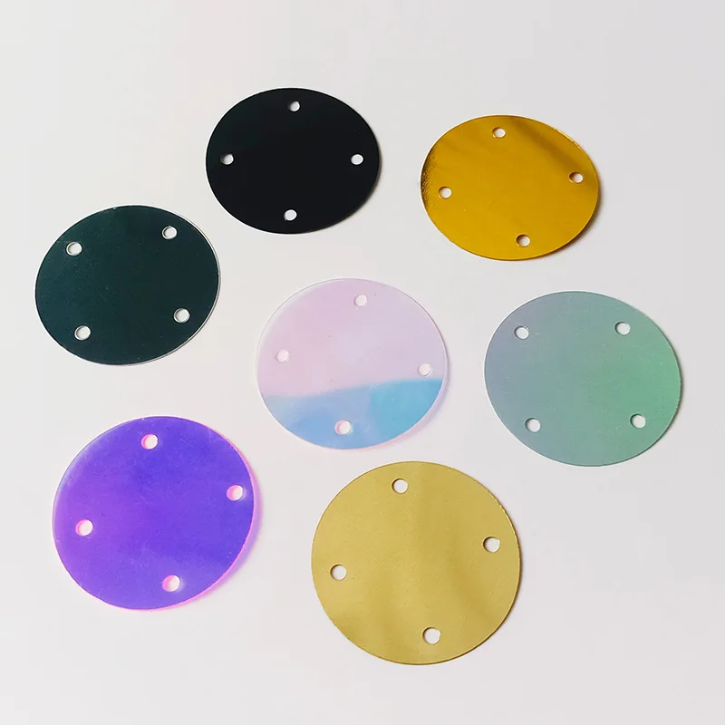 

500 г, диаметр 15-35 мм, разноцветные плоские декоративные блестки с 4 отверстиями